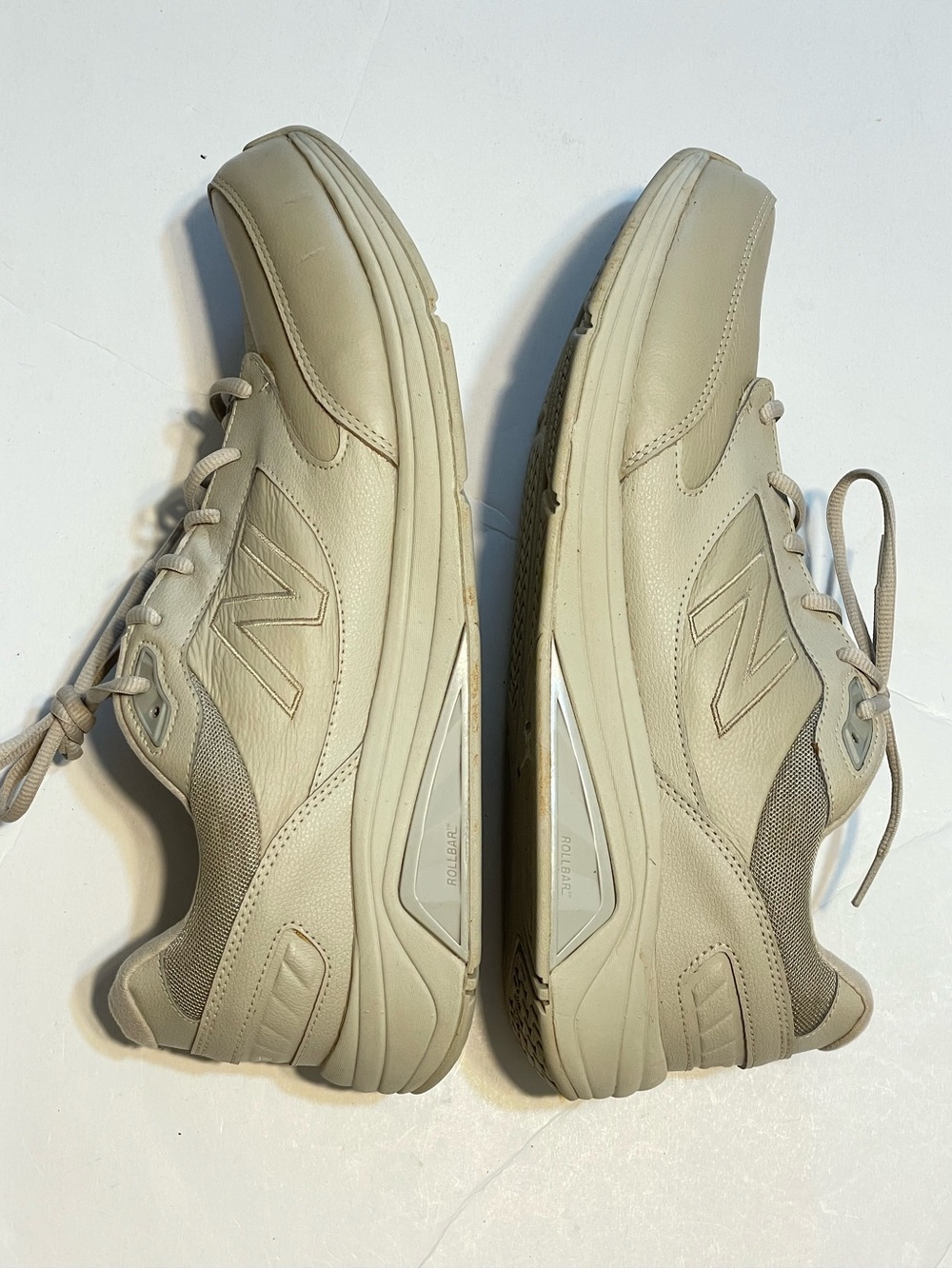 New Balance Men's 15 B Beige Leather Walking Lace-Up Sneakers